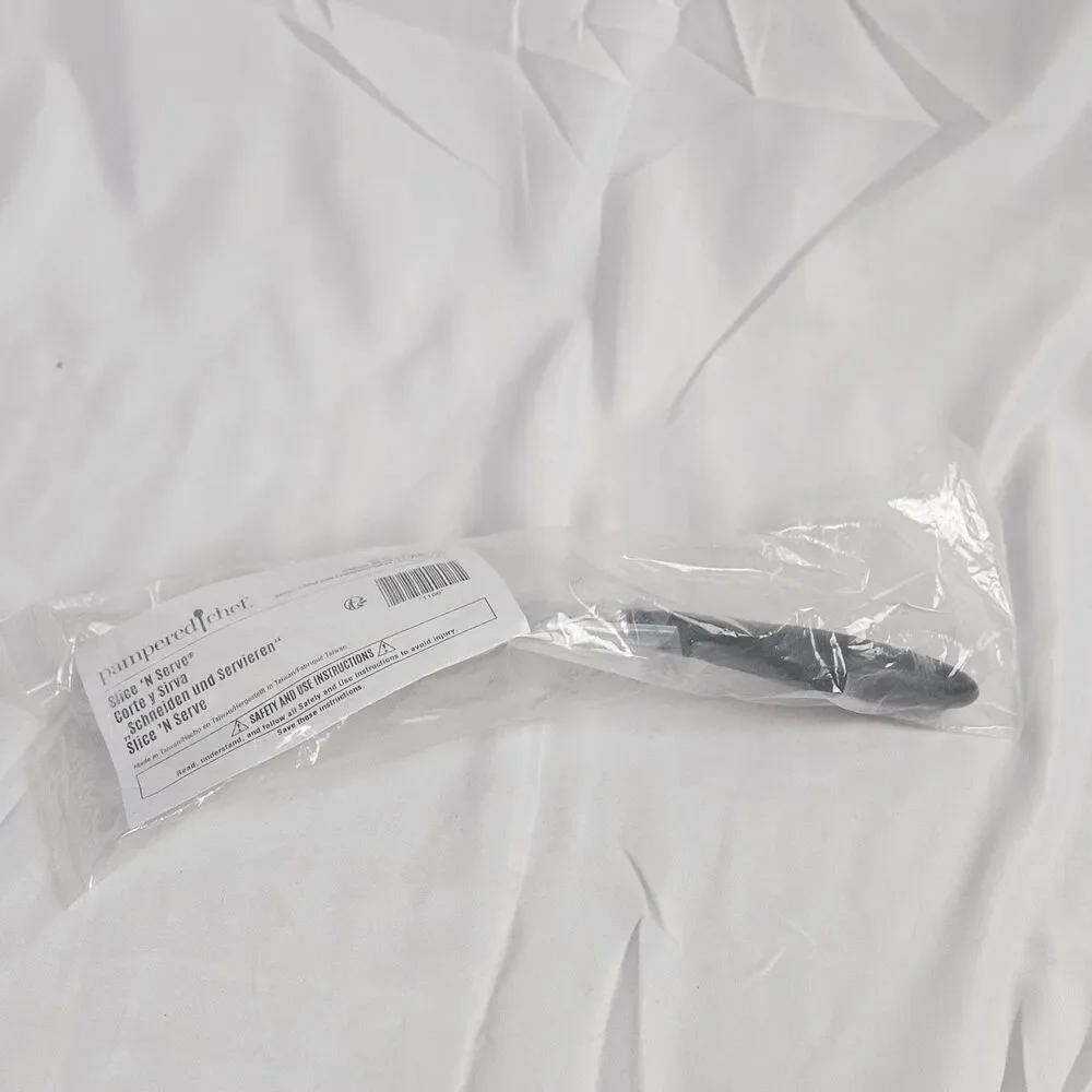 Pampered Chef SLICE N SERVE 1166 Kitchen Serving Tool NEW pie cake spatula cover
